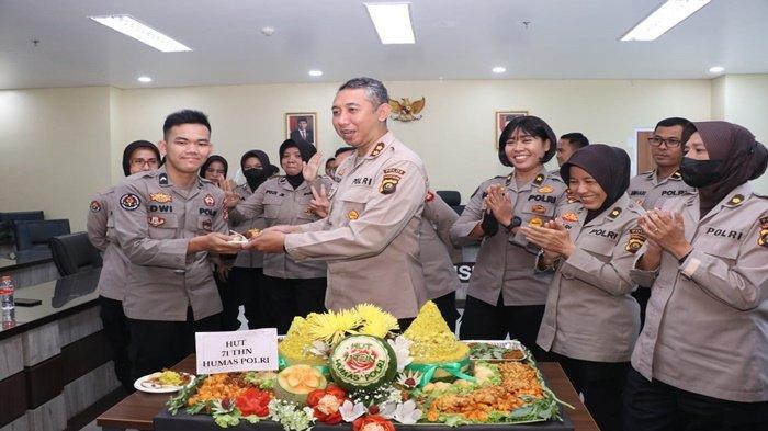 Bidhumas Polda Sumsel Syukuran Memperingati HUT Humas Polri ke-71