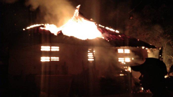 BREAKING NEWS : Kebakaran di Pasar Sekanak Palembang, Satu Gudang Kosong Ludes Dilalap Si Jago Merah