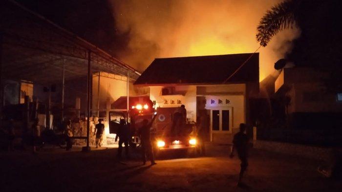 Kebakaran di Muara Enim Malam Tadi, Lima Rumah di Kemayoran Terbakar, Dinding Kayu Persulit Petugas
