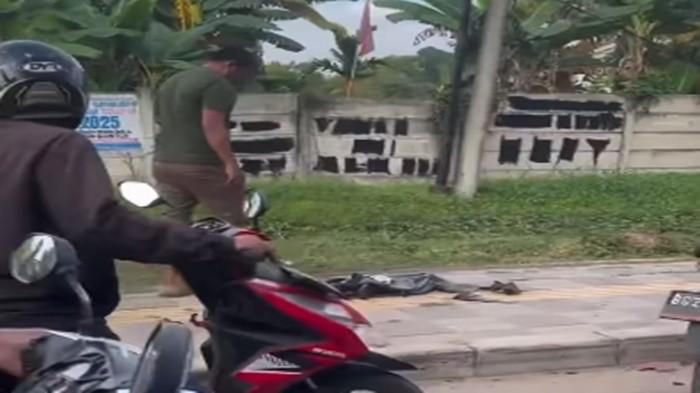 Lakalantas Maut di Jalan Soekarno Hatta Palembang, 2 Pemotor Tewas di TKP, Motor Masuk Rawa