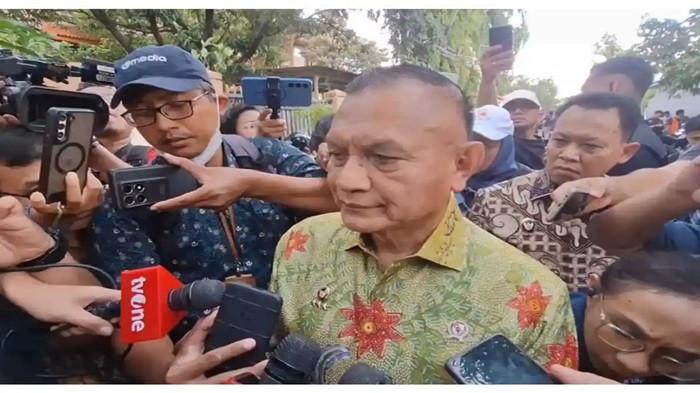 BUKAN TERORISME - Wakil Menteri Koordinator Politik dan Keamanan Lodewijk Freidrich Paulus mengatakan, kasus ledakan di SMAN 72 Jakarta belum dapat disimpulkan sebagai aksi terorisme.