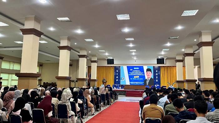 SIAP 2025 - Lomba Islami dalam SIAP 2025 hadirkan semangat dakwah kreatif mahasiswa Polsri melalui Tilawah, Da’i/Da’iyah, Kaligrafi, dan Hadroh sebagai wujud ekspresi seni bernilai Islami.