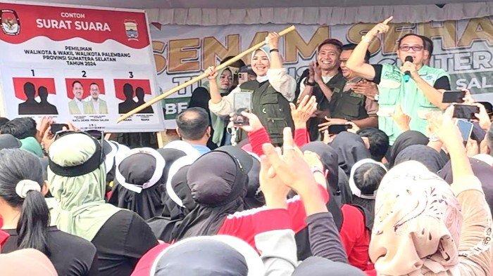 Senam Bersama Ribuan Warga Sematang Borang, Masyito Romi Herton Peragakan Cara Coblos RDPS
