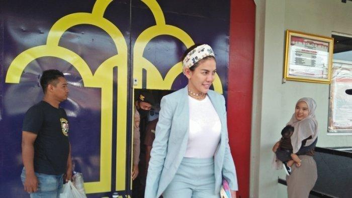 Nikita Mirzani Bisa Bebas, Reza Gladys Kemungkinan Ditahan, Praktisi Hukum Sorot Bukti Rekaman Suara