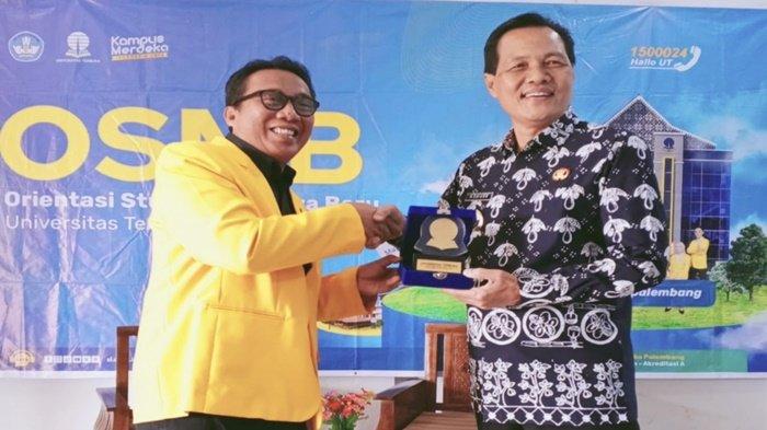 Bupati Muara Enim Edison Dorong Mahasiswa UT untuk Percaya Diri dan Bersaing