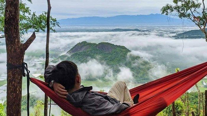 Keindahan alam yang dapat dinikmati wisatawan di puncak Bukit Gatan di Desa Sukorejo Kecamatan STL Ulu Terawas, Musi Rawas Sumatera Selatan.