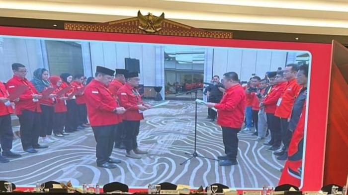 PELANTIKAN - Pengurus DPD PDIP Sumsel periode 2025-2030, Devi Suhartoni terpilih menjadi Ketua DPD, Ilyas Panji menjadi sekretaris, Rabu (17/12/2025) malam