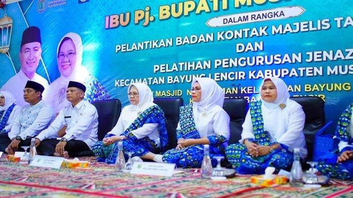 Lantik Pengurus BKMT Bayung Lencir, Ini Pesan Hj Asna Aini Apriyadi