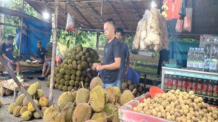 Buah Durian Asal Lubuk Linggau Membanjiri Kota Kayuagung, Dijual Harga Rp 20-50 ribu per Buah