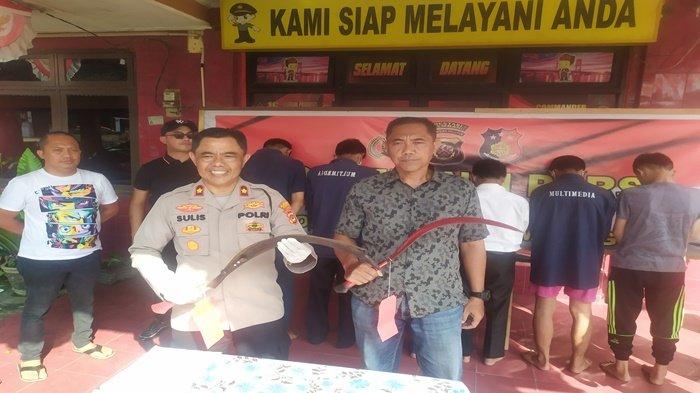 Bukannya Sekolah, Siang Hari Pelajar SMK di Palembang Tenteng Celurit Temui Musuh Tawuran