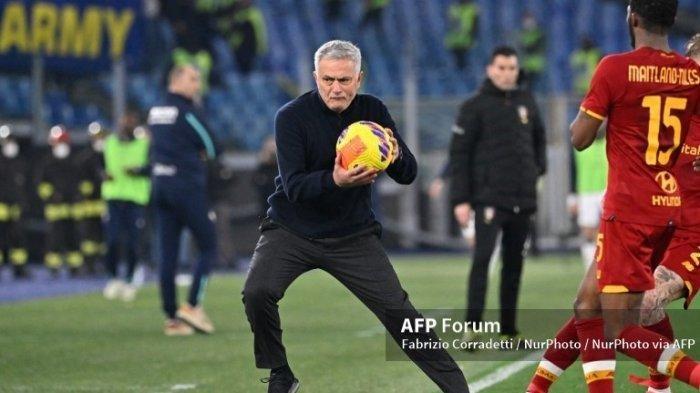 Final Liga Europa Sevilla vs AS Roma, Kolektor Gelar Juara Cemaskan Taktik Jose Mourinho yang Unik