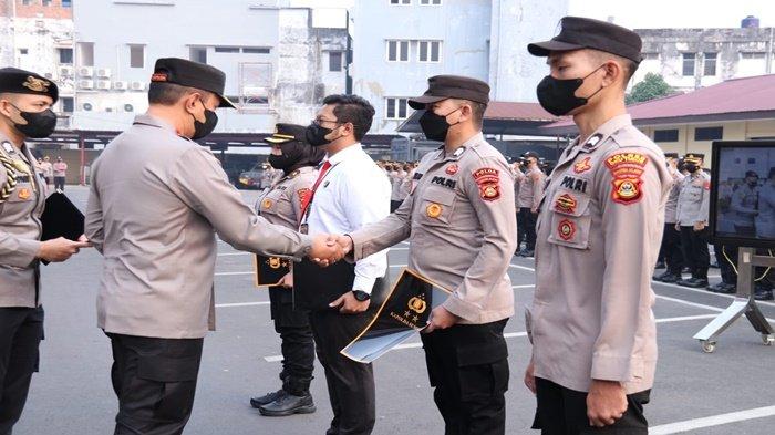 Kapolda Sumsel Kembali Berikan Penghargaan Kepada Personil Berprestasi