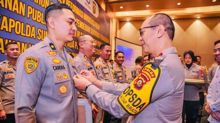 Sukses Raih WBK dan WBBM, Kapolda Sumatera Selatan Beri PIN Emas untuk Personel Berprestasi