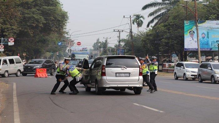 Antisipasi Unjuk Rasa, Personil Polres Muara Enim Gelar Simulai Sistem Pengamanan Kota