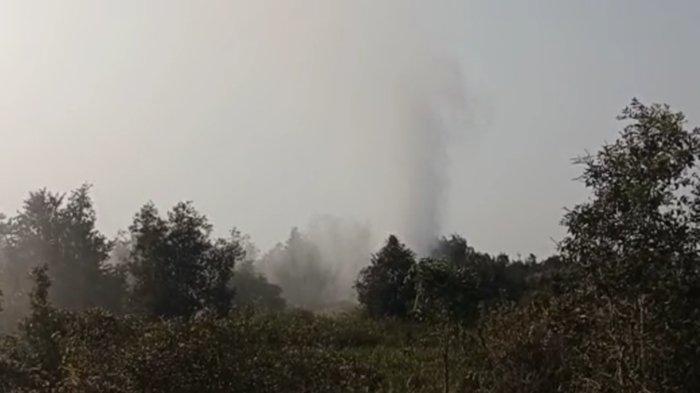 BREAKING NEWS: Pipa Pertamina di Indralaya Utara Bocor, Semburan Gas Membumbung Tinggi