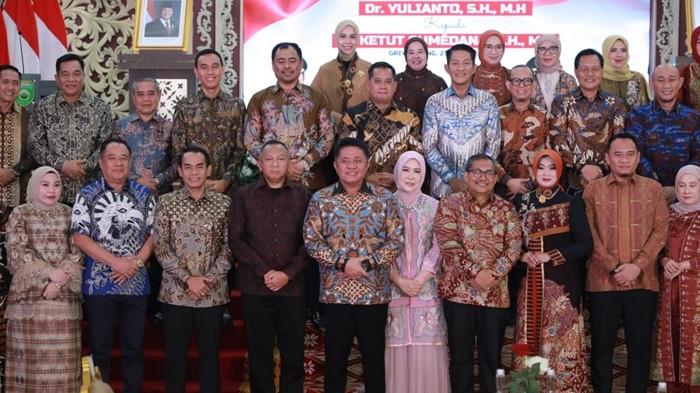 Penuh Keakraban, Herman Deru Sambut Kajati Baru dan Lepas Dr. Yulianto ke Badiklat Kejaksaan RI