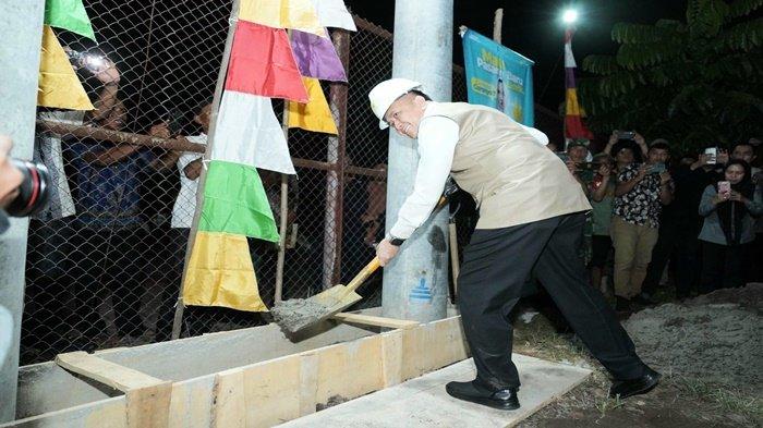 Pj Gubernur Sumsel Resmikan Penyalaan Perdana Listrik PLN di Kecamatan Babat Supat Kabupaten Muba