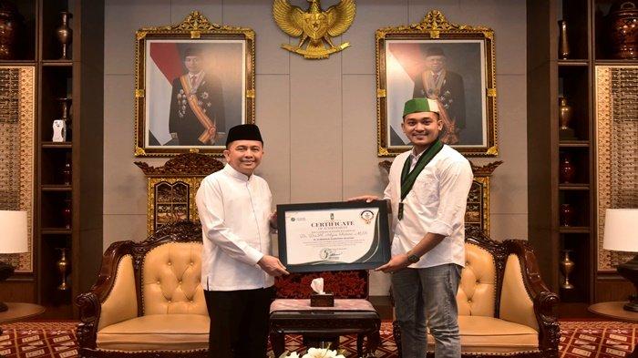 Peduli Terhadap Sosial, Pj Gubernur Sumsel Agus Fatoni Terima Penghargaan dari HMI Sumbagsel