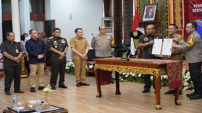 Komitmen Pilkada Lancar & Damai, Pemprov Sumsel Kabupaten Kota se-Sumsel Tandatangani NPHD Serentak