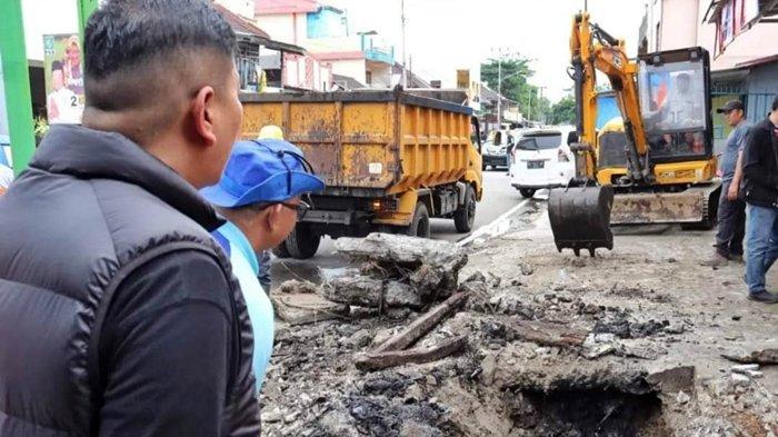 Pj Walikota Pagaralam Sumsel Turun Langsung Bersihkan Gorong-gorong