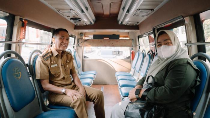 Pemkot Palembang Terapkan Selasa Naik Transportasi Umum untuk ASN, Ratu Dewa Beri Contoh Naik Feeder