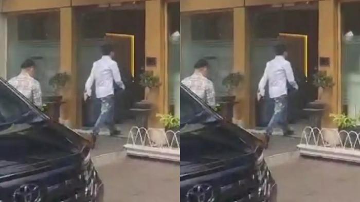 PEMERIKSAAN RICHARD LEE - Kolase dokter dan influencer, Richard Lee, hadir memenuhi panggilan penyidik Subdit Indag Ditreskrimsus Polda Metro Jaya, Kebayoran Baru, Jakarta Selatan pada Rabu (7/1/2026). Ia hendak diperiksa perihal dugaan pelanggaran di bidang kesehatan dan atau perlindungan konsumen.