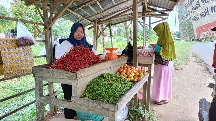 Kenaikan Harga BBM, Cabai Merah Keriting di Pasar B Srikaton Kabupaten Mura Rp 90 ribu per Kilogram