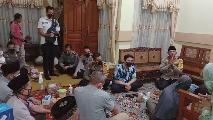 Nasib 9 Polisi yang Salah Tangkap Warga, Padahal Korban Lagi Bawa Jenazah Anaknya