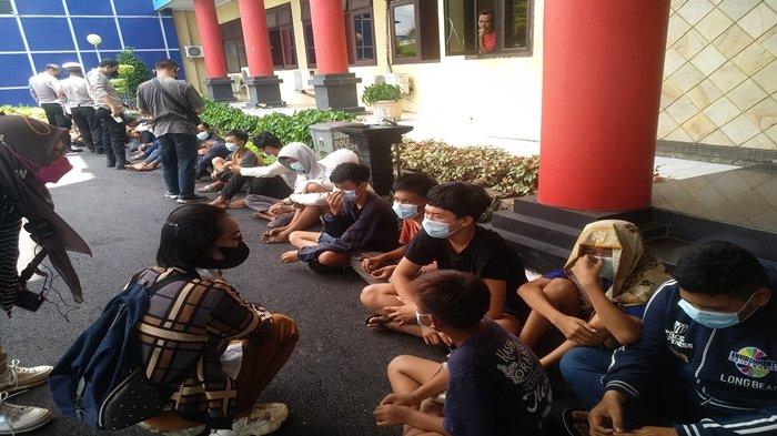 Tunggu Musuh Tawuran di Jembatan Musi VI, Puluhan ABG Diamankan Polisi, Bawa Sajam Hingga Molotov