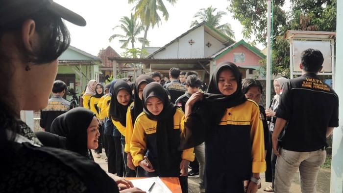 CORE 2025 - Selama tiga bulan, tim CORE hadir memberikan pelatihan literasi finansial digital, pendidikan anak, serta pendampingan usaha lokal seperti songket dan kemplang khas Sukarami.