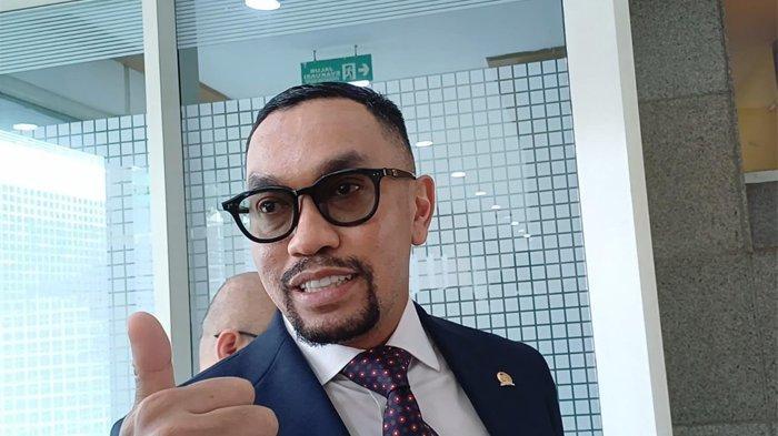 SAHRONI NITIP MAAF - Wakil Ketua Komisi III DPR RI Ahmad Sahroni saat ditemui awak media di Gedung Nusantara II, Kompleks Parlemen, Senayan, Jakarta, Rabu (5/3/2025).