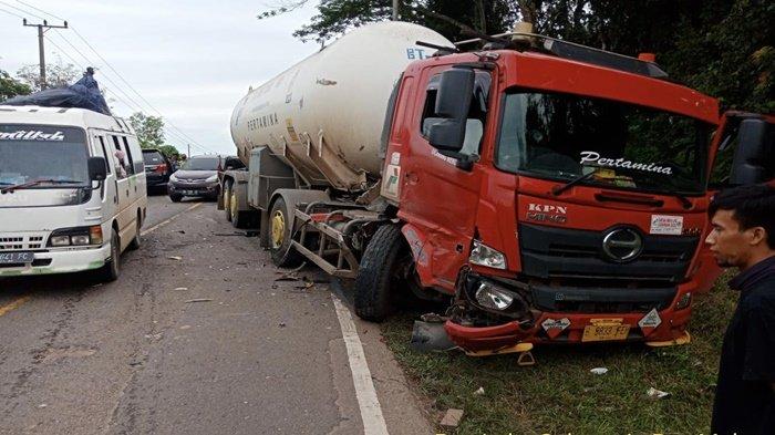 Arus Mudik Jalintim Muba Mulai Padat Kendaraan, Terjadi Kecelakaan Mobil Alphard dan Angutan Gas