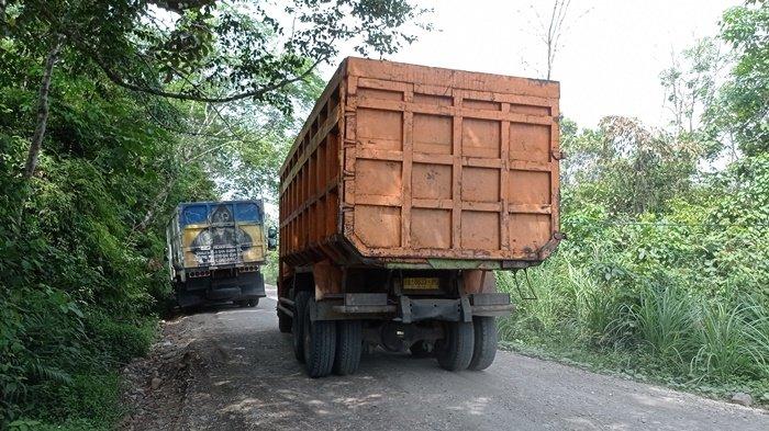Masyarakat Muaratara Mengeluhkan Debu Bertebaran Dampak Truk Angkutan Batubara