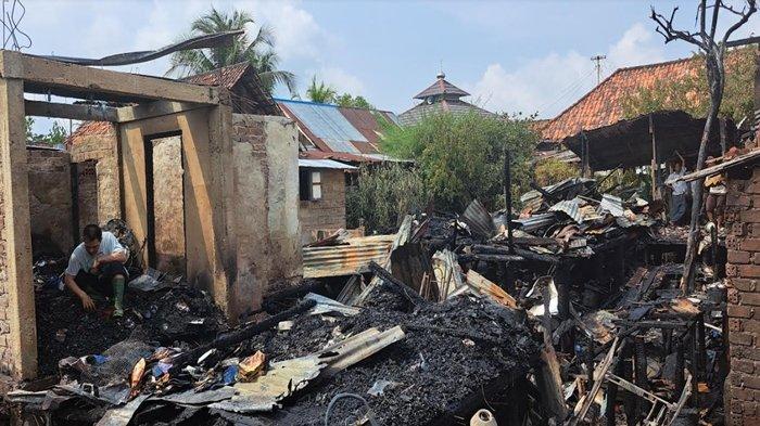 Tinggal Baju di Badan, Warga Korban Kebakaran di Plaju Cari Sisa-sisa Barang yang Bisa Dipakai