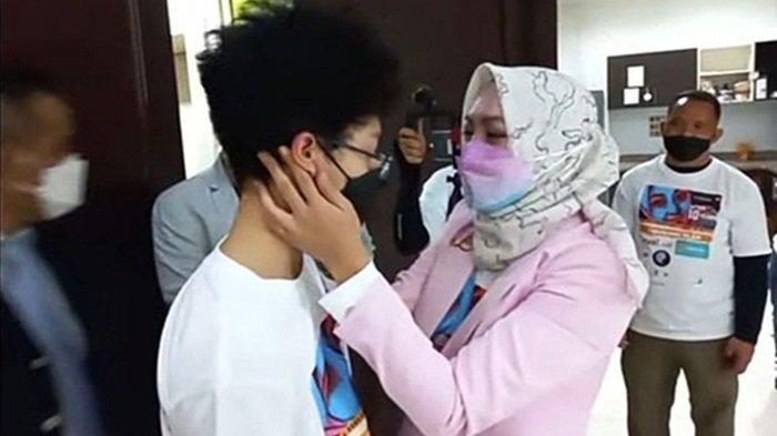 Setelah Buang Baju ke Laut untuk Buang Sial, Angelina Sondakh akan Lakukan Ini Bersama Keanu Massaid