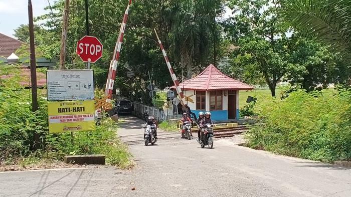 Bupati Edison Segera Tugaskan Kembali Penjaga Pintu Perlintasan KA
