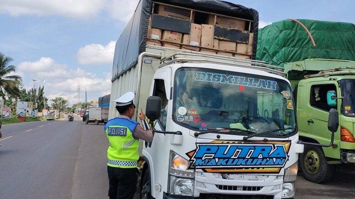 Membahayakan Pengendara Lain, 15 Truk ODOL di Banyuasin Kena Tilang Polisi