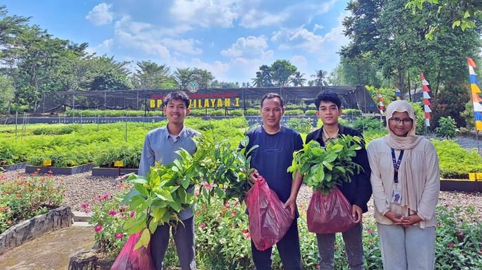 PPK ORMAWA - Melalui kerja sama dengan Balai Perbenihan Tanaman Hutan (BPTH) Wilayah 1, UKM MARS mendapat tambahan 70 bibit pohon, memperkuat semangat penghijauan dan kolaborasi lintas lembaga.