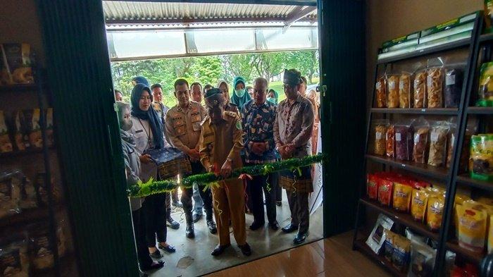 Gerai Segarurung Hadir di PALI, Sediakan Cinderamata Khas Daerah dengan Harga Terjangkau