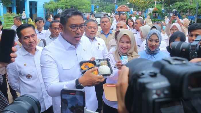 Wamen Pertanian Pastikan Menu MBG Aman dan Bergizi, Anak-anak Jadi Suka Sayur