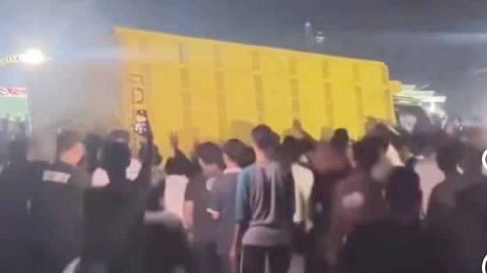 NASIB Sopir Truk Kuning yang Viral di Muratara, Kapolres: Dipulangkan Tapi Penyelidikan Tetap Lanjut