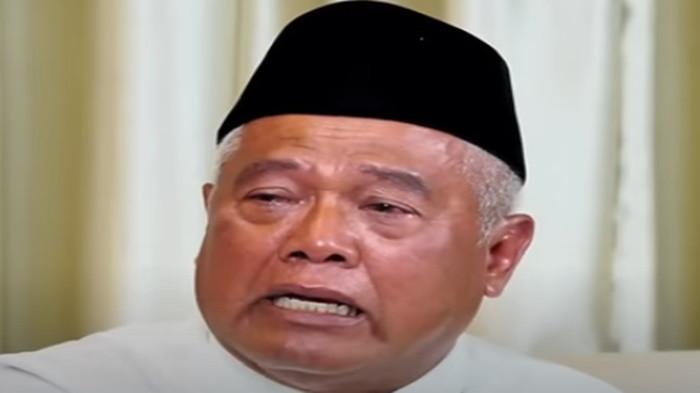 YAI MIM NANGIS - Tangkapan layar YouTube Uya Kuya. YAI Mim Nangis, Istrinya Dituduh Berzinah dengan Para Kyai