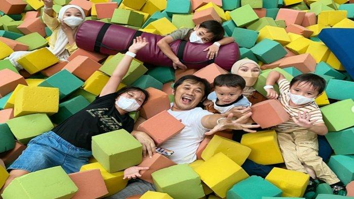 Momen Sungkeman Unik di Keluarga Zaskia Mecca dan Hanung Bramantyo, Bikin Ngakak Anggota Keluarga