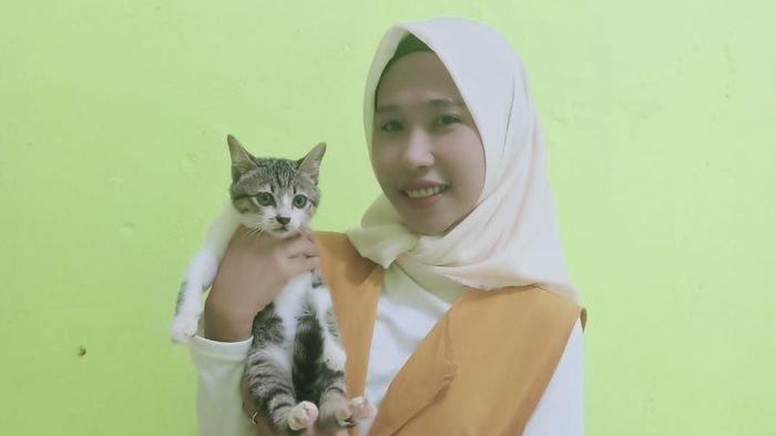 Ade Putri Silvia: Pernah Tinggal Bersama 40 Kucing