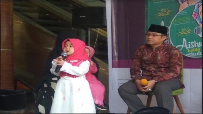 Suara Merdu Aishwa Nala Lantunkan Salawat Qomarun Pukau Pengunjung Gramedia Word