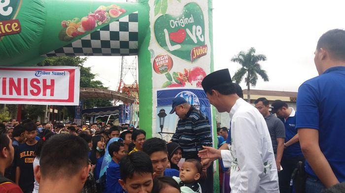 Dilepas Start, Peserta Malah Bersalaman dengan Alex Noerdin