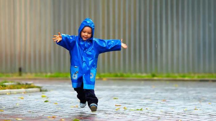 Anak Sakit Setelah Kehujanan? Ini Penjelasannya