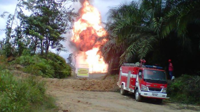Semburan Api Belum Berhasil Dipadamkan