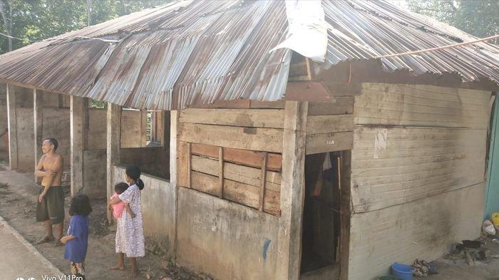 Sapu Lidi Ditukar Beras untuk Makan