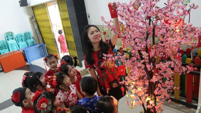 Imlek 2019 : Ini 5 Tradisi Pemberian Angpao, Makna, Nominal Hingga Aturan Si Penerima dan Pemberi
